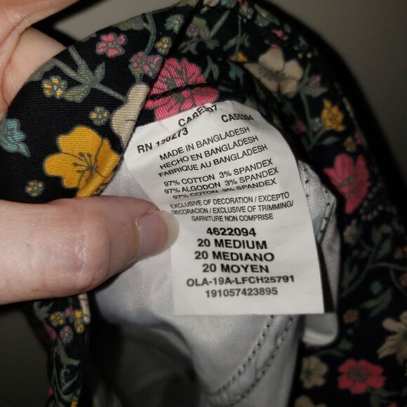 LEE SIGNATURE FLORAL PRINT CHINO SHORTS SIZE 20 NWOT - Picture 5 of 5